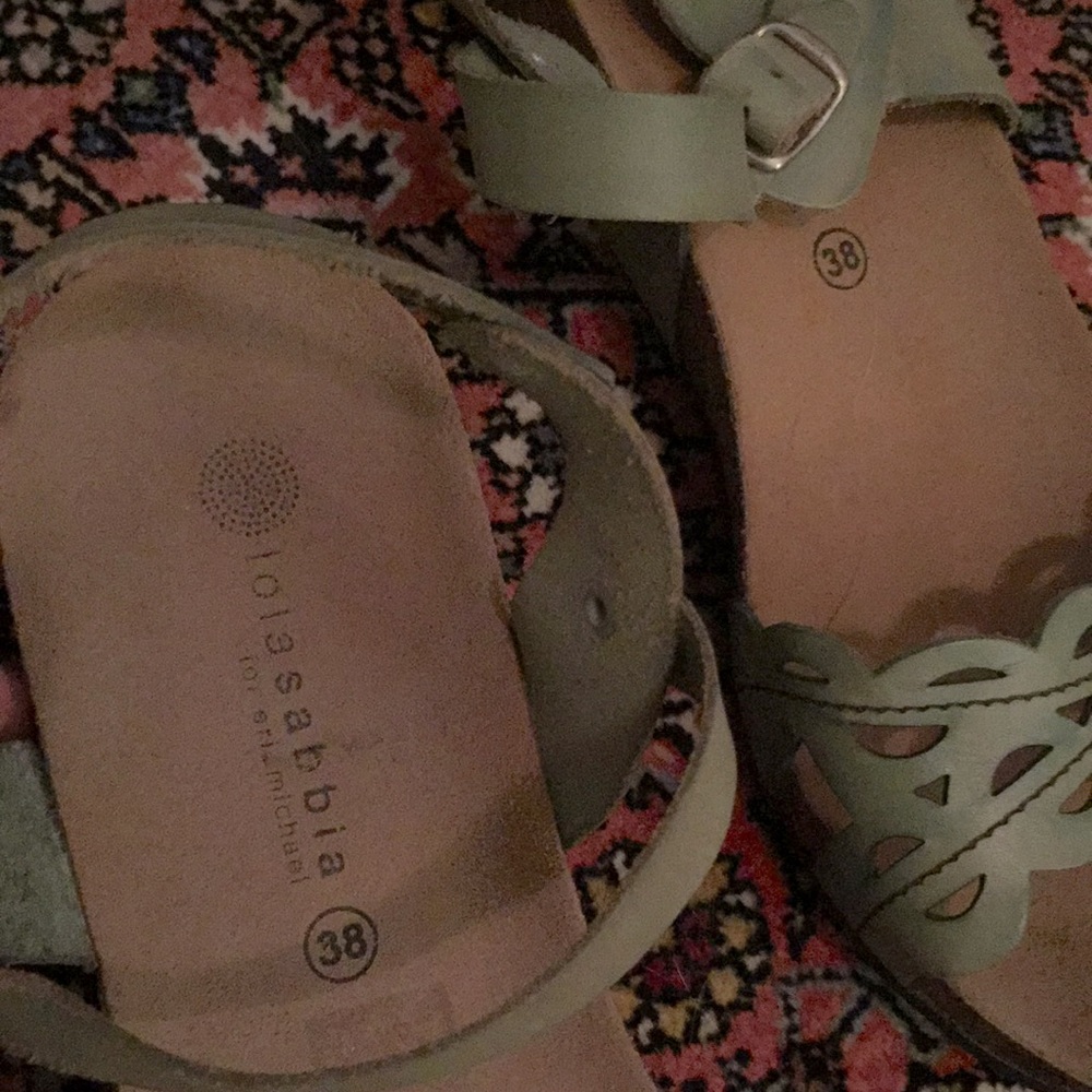 Shoes - Picture 3 of 4